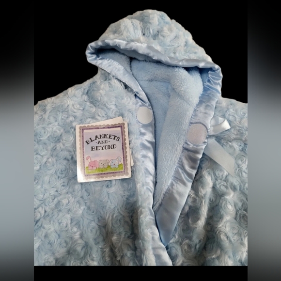 Infant blue fleece cape NWT unisex by Blankets and Beyond - Picture 5 of 5